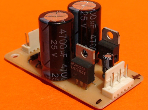 Construya una Fuente Simétrica Regulada